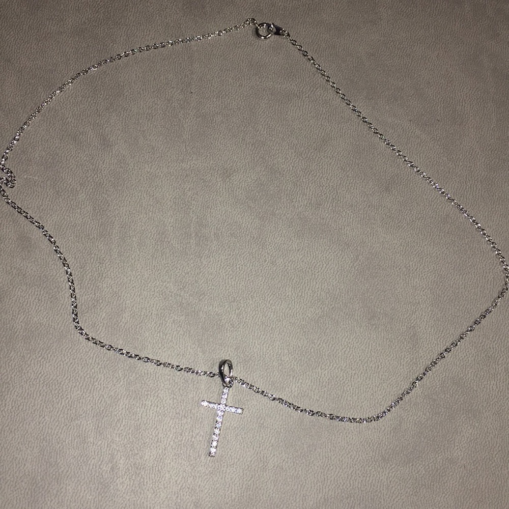 Silver sparkles cross necklace ✨